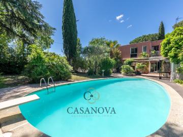 Maison 10 pièces 245 m²