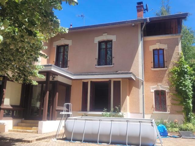 Maison 10 pièces 245 m²