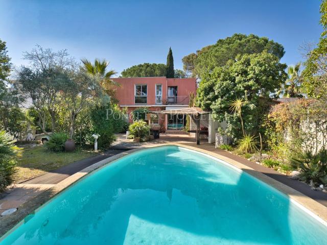 Maison 10 pièces 245 m²