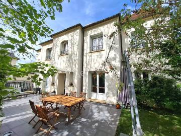 Maison 10 pièces 246 m²