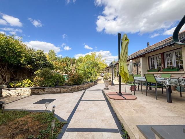 Maison 10 pièces 246 m²
