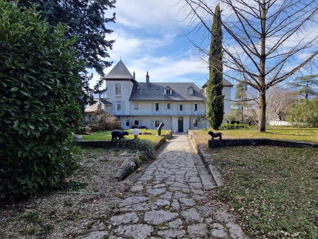 Maison 10 pièces 253 m²