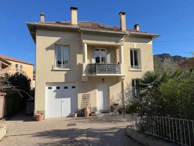 Maison 10 pièces 253 m²