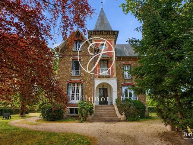 Maison 10 pièces 250 m²