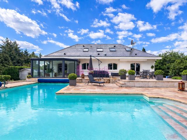 Maison 10 pièces 250 m²