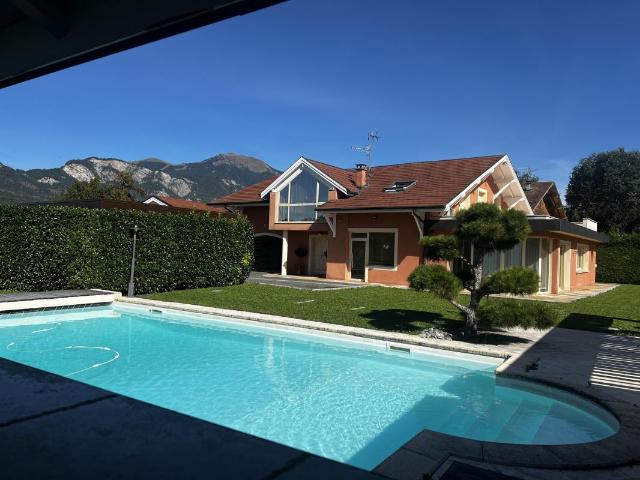 Maison 10 pièces 250 m²