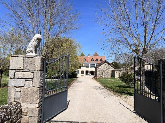 Maison 10 pièces 250 m²