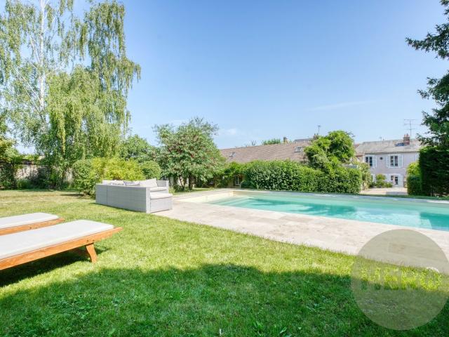 Maison 10 pièces 250 m²
