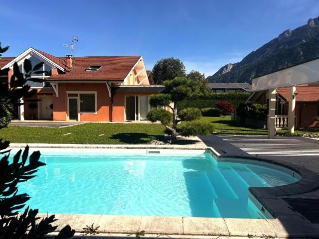 Maison 10 pièces 250 m²