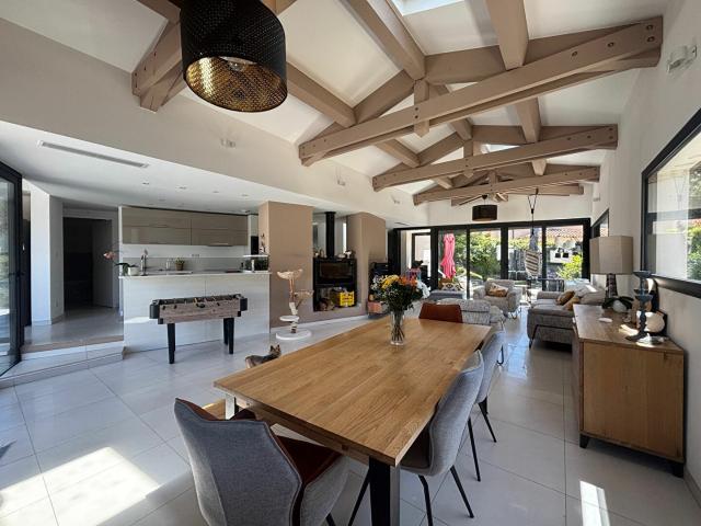 Maison 10 pièces 250 m²