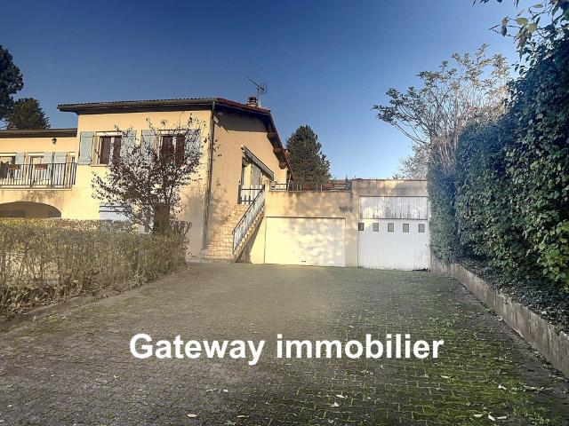 Maison 10 pièces 250 m²