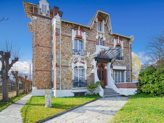 Maison 10 pièces 250 m²