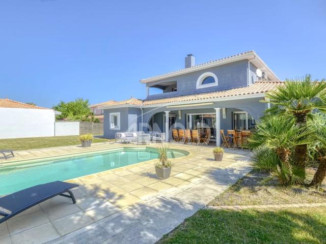 Maison 10 pièces 250 m²