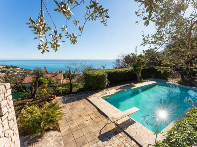 Maison 10 pièces 300 m²