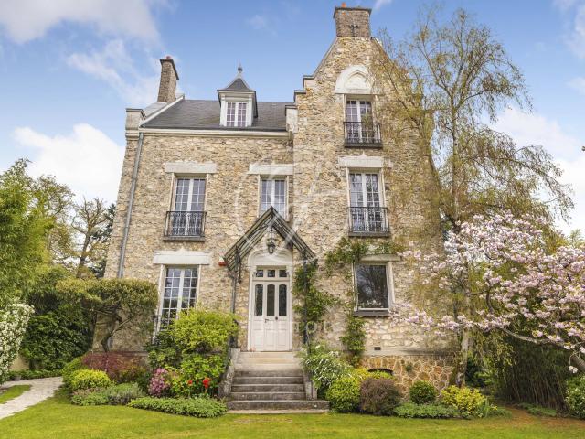 Maison 10 pièces 250 m²