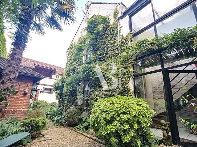 Maison 10 pièces 250 m²