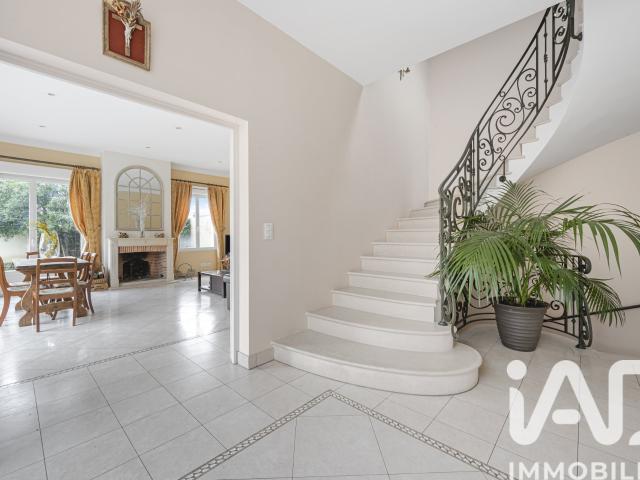 Maison 10 pièces 251 m²