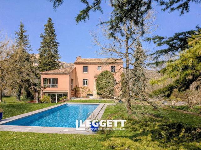 Maison 10 pièces 251 m²