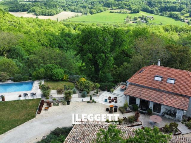 Maison 10 pièces 252 m²