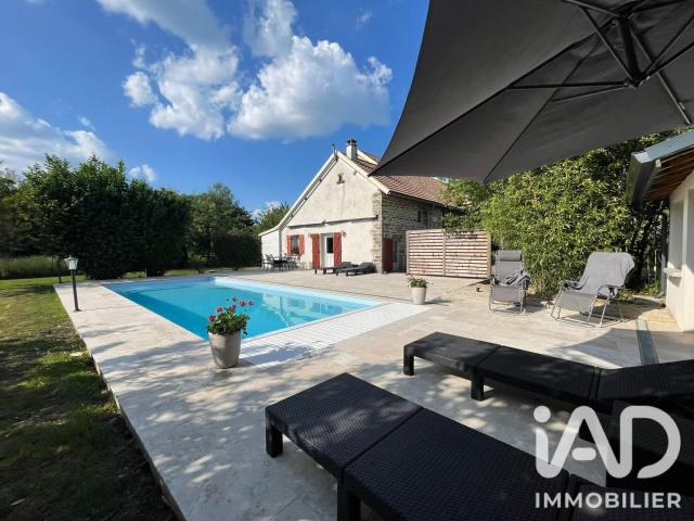 Maison 10 pièces 252 m²