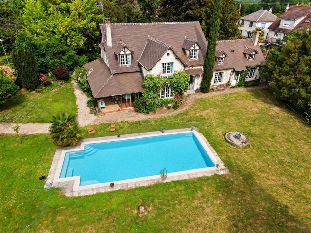 Maison 10 pièces 252 m²