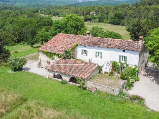 Maison 10 pièces 257 m²