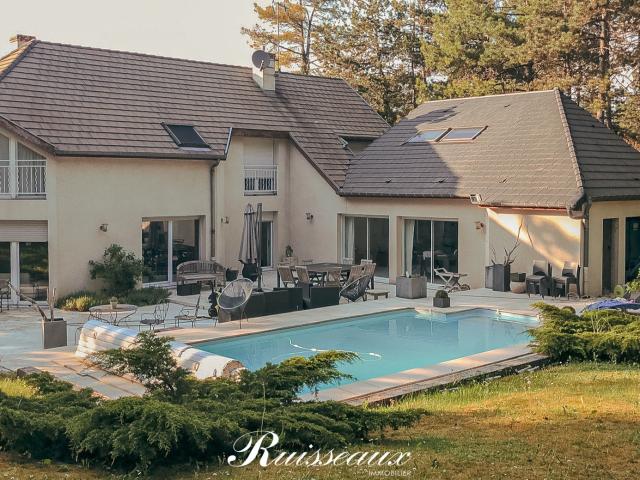 Maison 10 pièces 257 m²