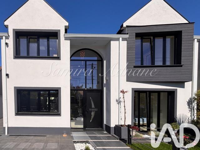 Maison 10 pièces 257 m²