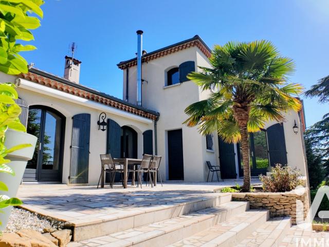 Maison 10 pièces 254 m²