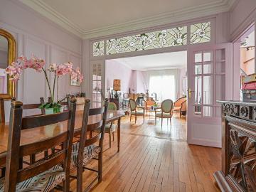 Maison 9 pièces 255 m²