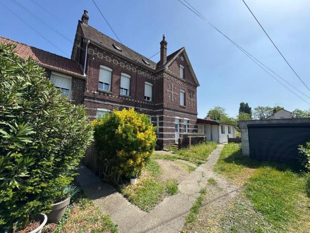 Maison 10 pièces 255 m²
