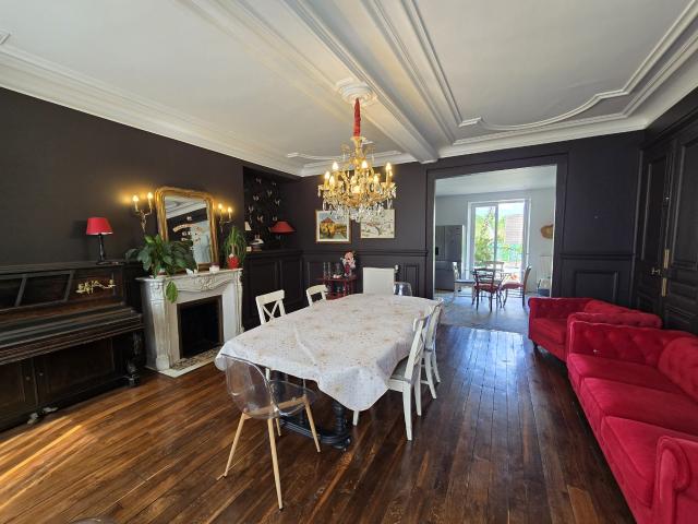 Maison 10 pièces 255 m²