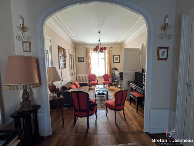 Maison 10 pièces 255 m²