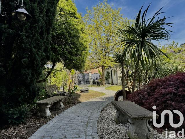 Maison 10 pièces 255 m²