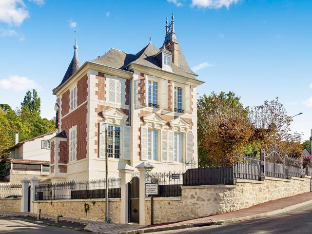 Maison 10 pièces 256 m²