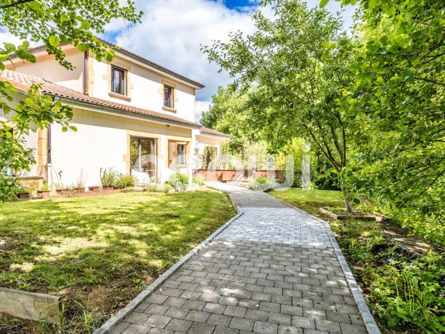 Maison 10 pièces 256 m²