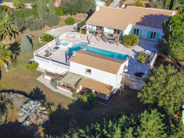 Maison 10 pièces 258 m²