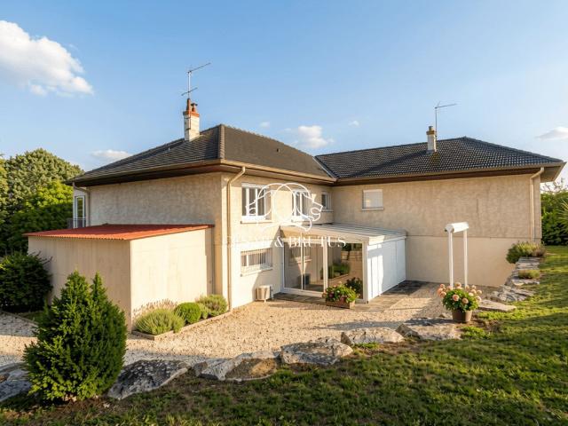 Maison 10 pièces 259 m²
