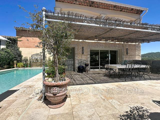 Maison 10 pièces 300 m²