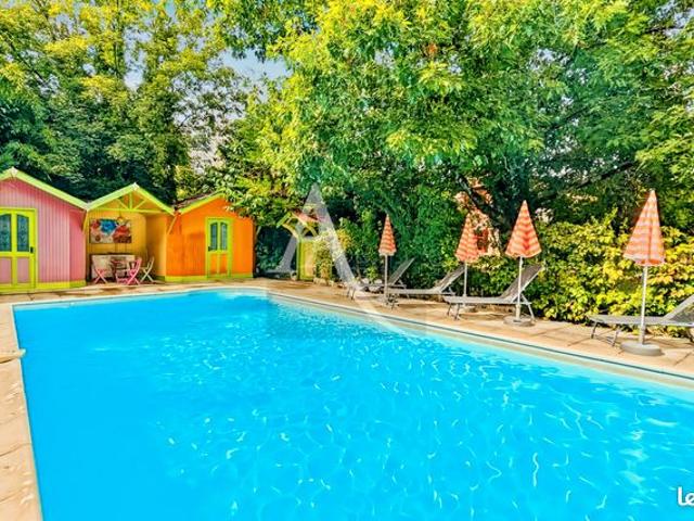 Maison 10 pièces 263 m²
