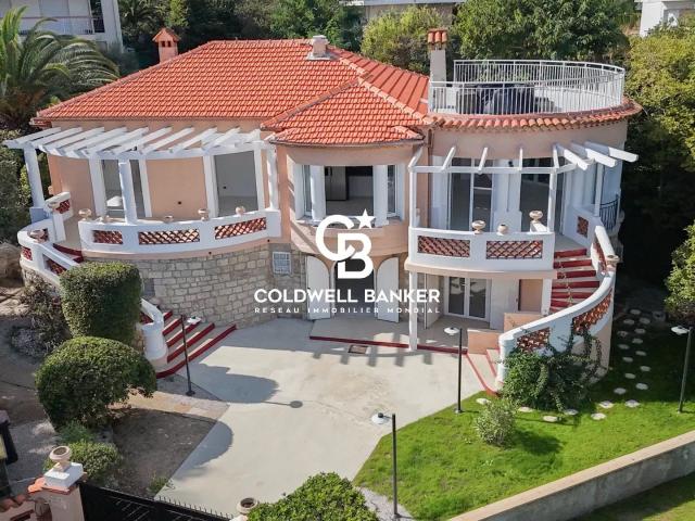 Maison 10 pièces 260 m²