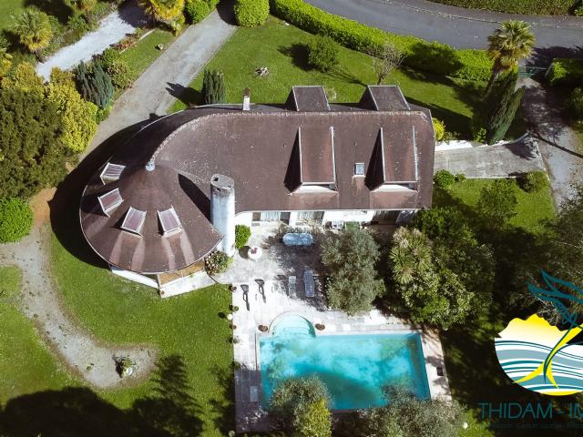 Maison 10 pièces 260 m²
