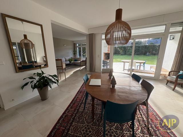 Maison 10 pièces 260 m²