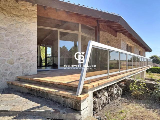 Maison 10 pièces 260 m²