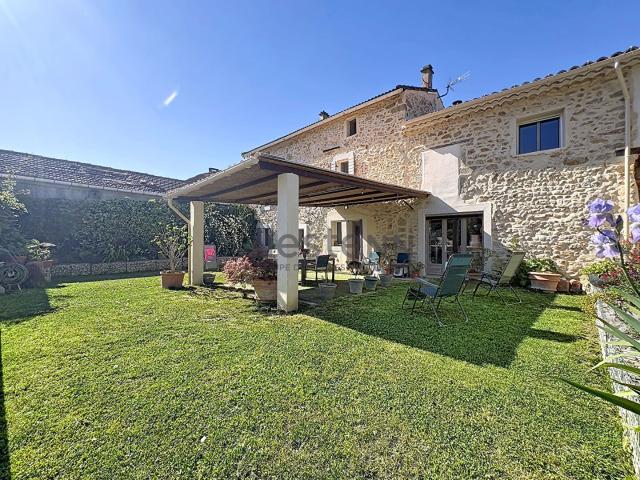 Maison 10 pièces 260 m²