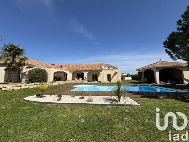 Maison 10 pièces 260 m²