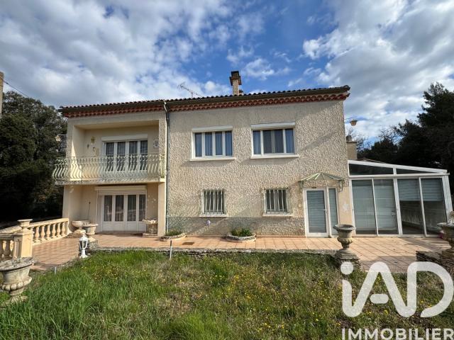 Maison 10 pièces 260 m²