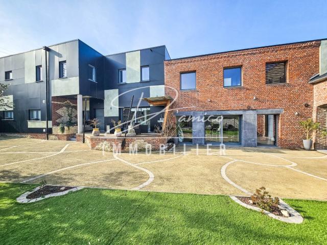 Maison 10 pièces 260 m²