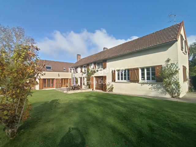 Maison 10 pièces 261 m²