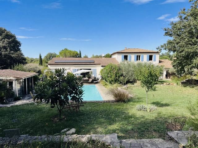 Maison 10 pièces 261 m²